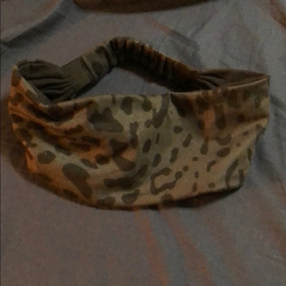 Authentic Lululemon reversible headband
